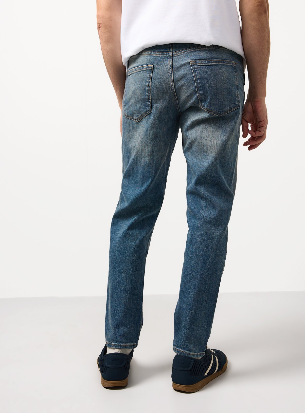 Mid Rinse Denim Tapered Leg Jeans 42R - Image 5 thumbnail